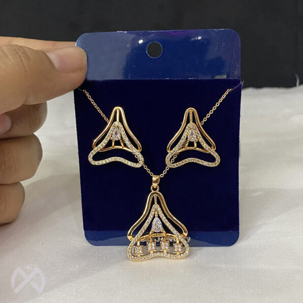 Glorious Gold Plated Pendant and Earring Set for Women